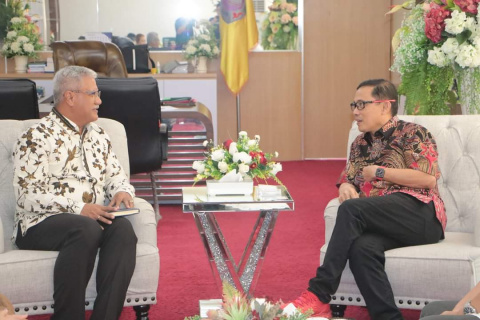 Berty Sompie dan Cucu Dr GSSJ Ratulangi Bahas Peluang Kerjasama Merdeka Belajar