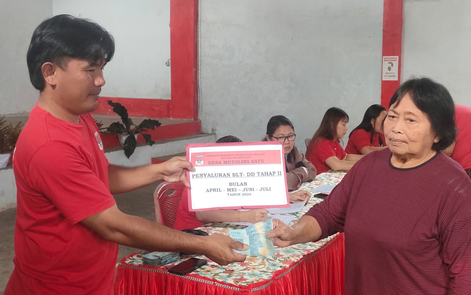 Pemdes Motoling Satu Realisasikan BLT-DD Triwulan II  Untuk 26 KPM