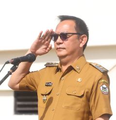 Walikota Caroll Konsisten Bantu Warga Tinggal di Rumah Layak Huni 