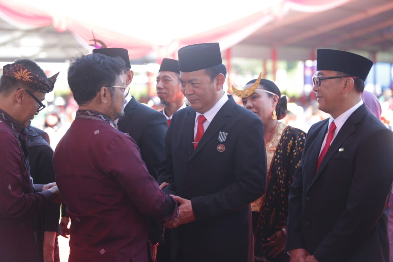 Walikota Tomohon Terima Satyalancana Wira Karya dari Presiden Jokowi