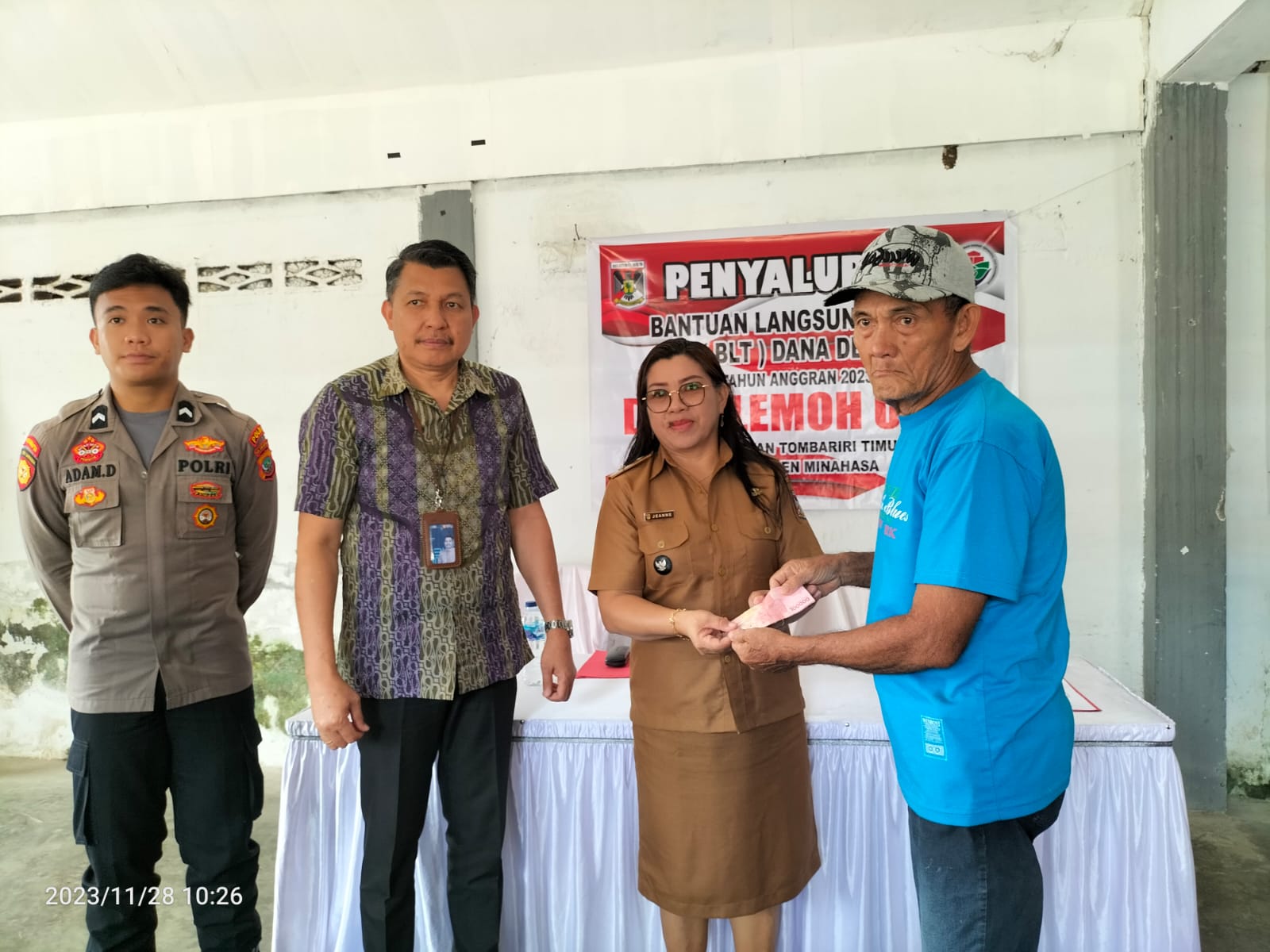 Pemdes Lemoh Uner Salurkan BLT-DD Triwulan 4 