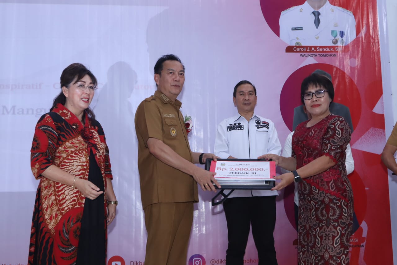 Peringatan Hari Guru Nasional, Walikota Carroll: Harus Berkarya dan Berinovasi