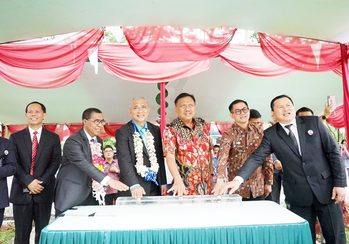 Gubernur Resmikan Gedung Pertemuan GMAHK Minut-Bitung