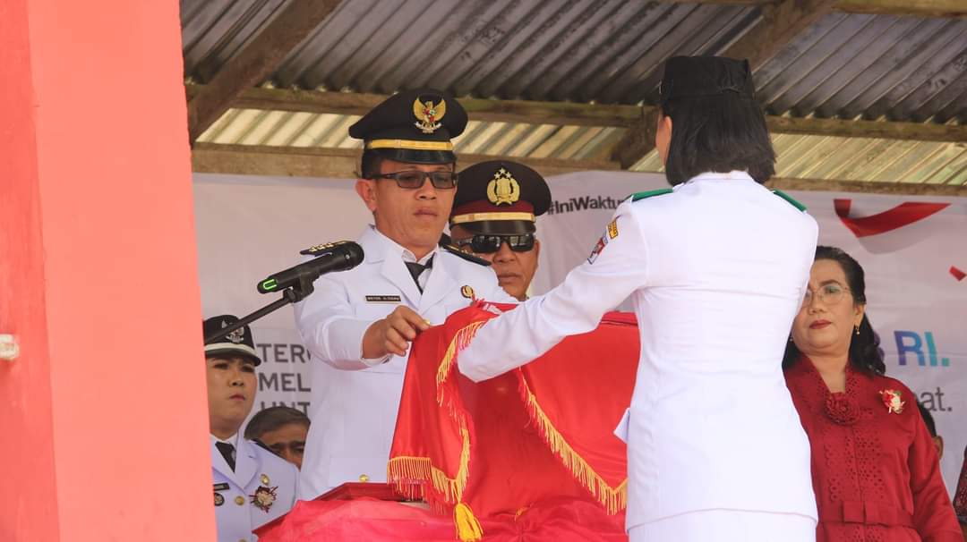 Camat Meyer Tigau SIP Jadi Irup HUT RI ke-78 di Kecamatan Modoinding