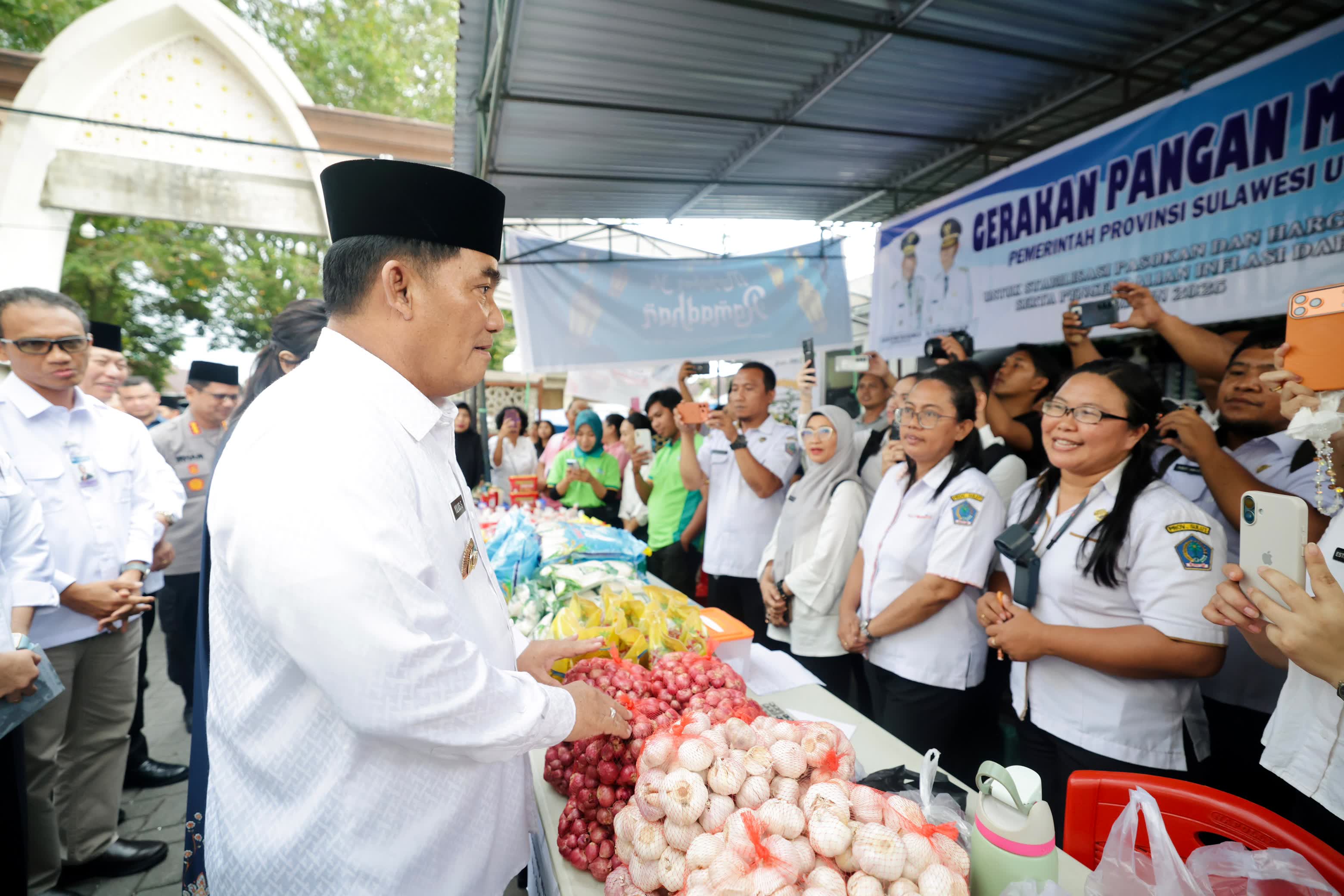 Gubernur Yulius Tinjau Pelaksanaan Gerakan Pangan Murah, Turut Pastikan Distribusi Aman di Kabupaten dan Kota