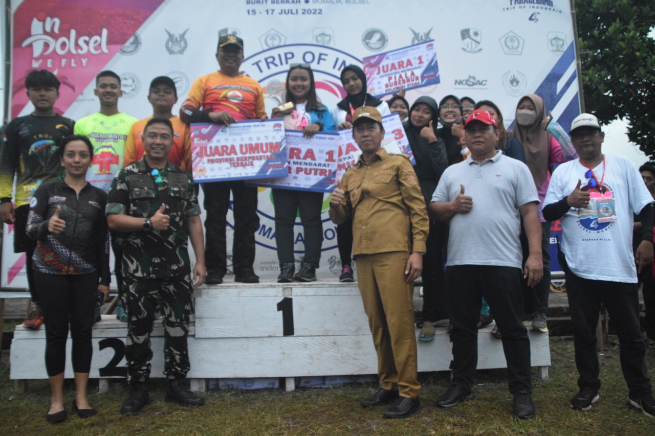 Satriyo Tutup Paragliding Troi Seri ke-4 di Bolsel