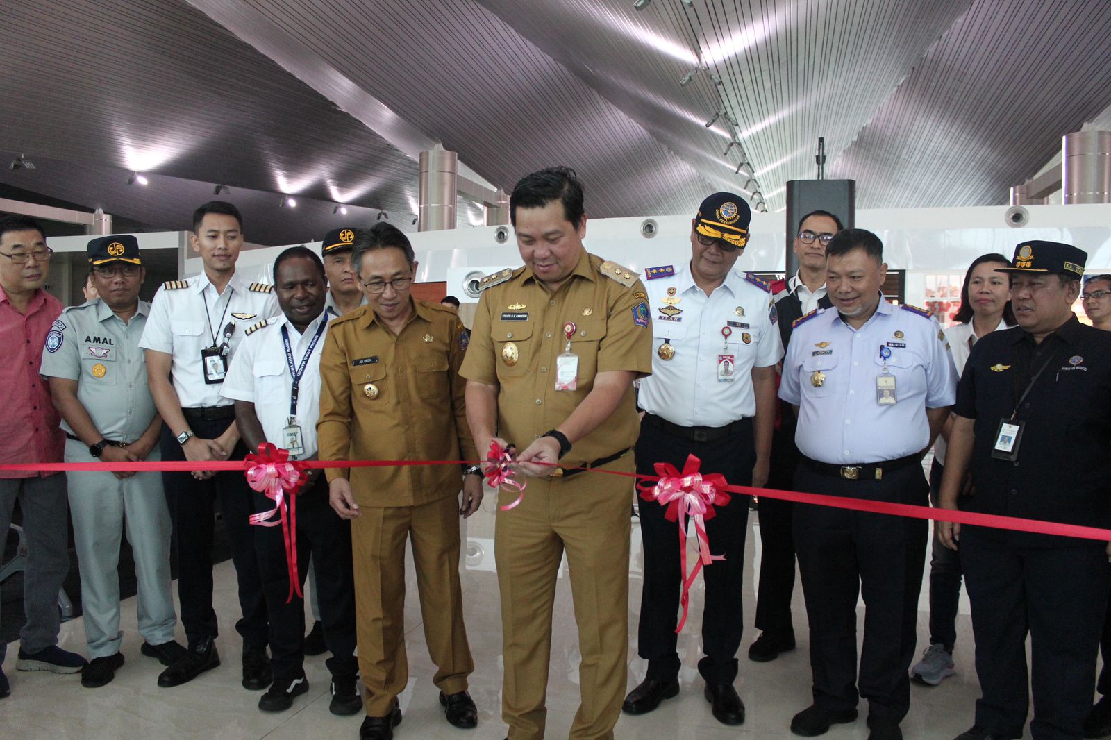 Jawab Mimpi Warga Sitaro, Wagub Kandouw Lepas Penerbangan Perdana SAM Air Manado-Siau