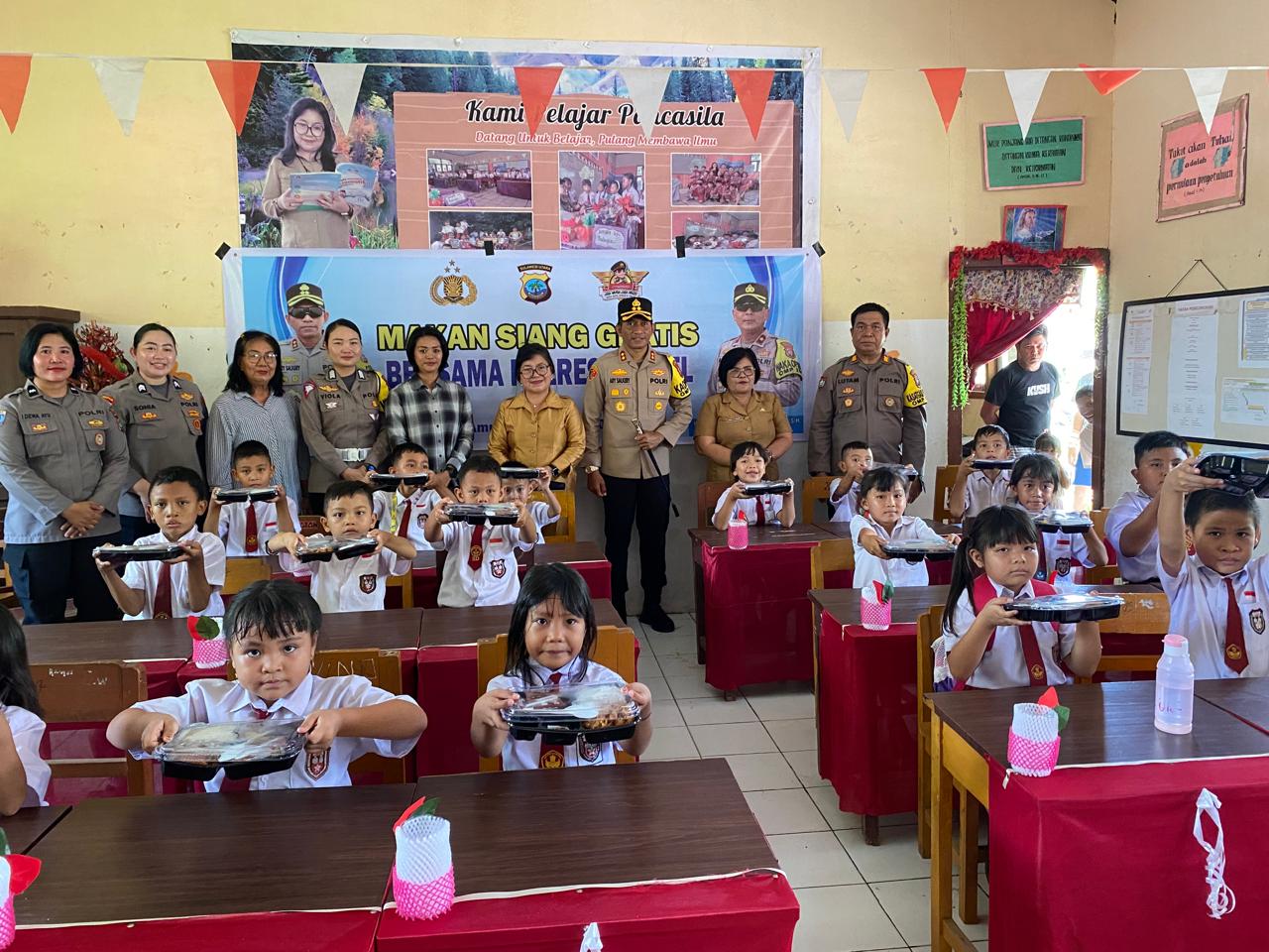 Dukung Program Presiden RI, Polres Minsel Bagikan Makan Siang Gratis Untuk Siswa SD dan TK