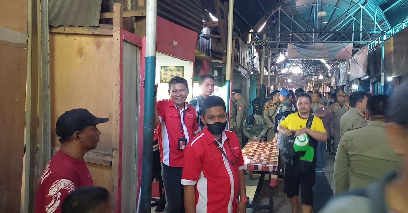 Telat Setor Retribusi, PD Pasar Manado-Pol PP Segel Lapak di Jarod
