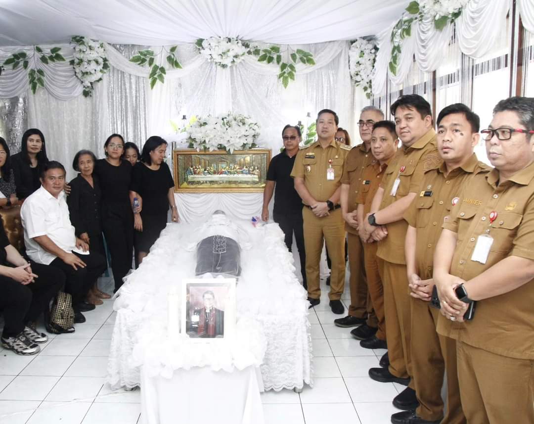 Melayat ke Rumah Duka Alm  Pdt Djoli Sondakh, Wagub Kandouw: Beliau Mentor Saya