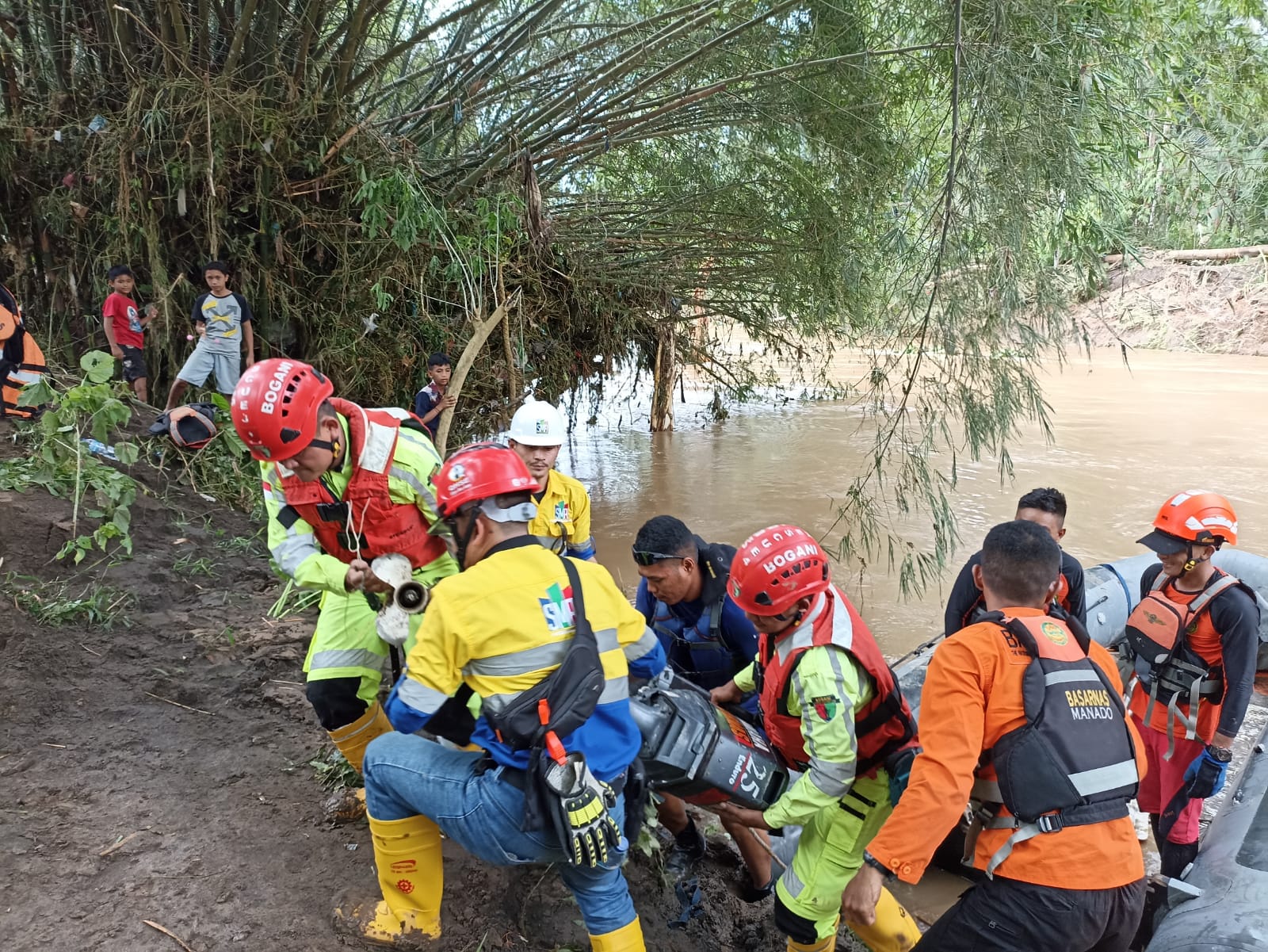 PT JRBM Turunkan Tim, Bantu Warga Terdampak Bencana Manado