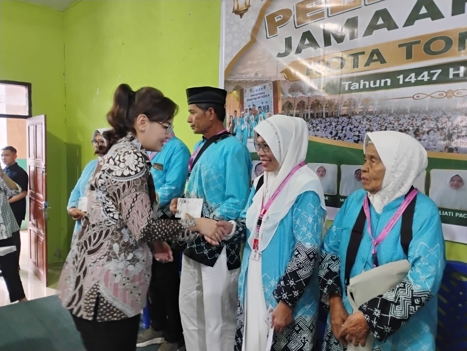 Wawali Sendy Lepas Keberangkatan Jamaah Haji Kota Tomohon
