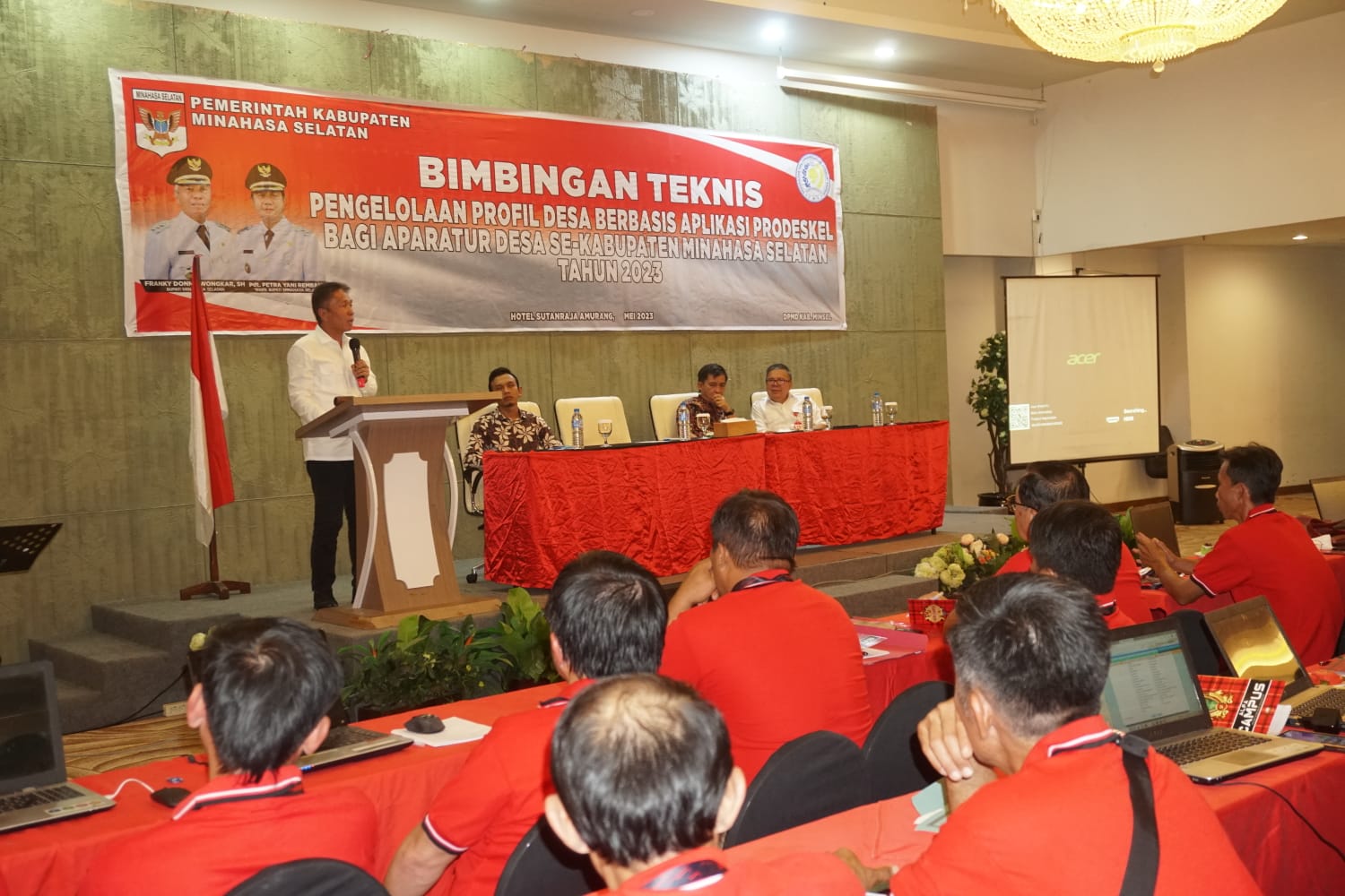 Bupati Minsel Buka Bimtek Profil Desa Berbasis Aplikasi Orodeskel Bagi Aparatur Desa