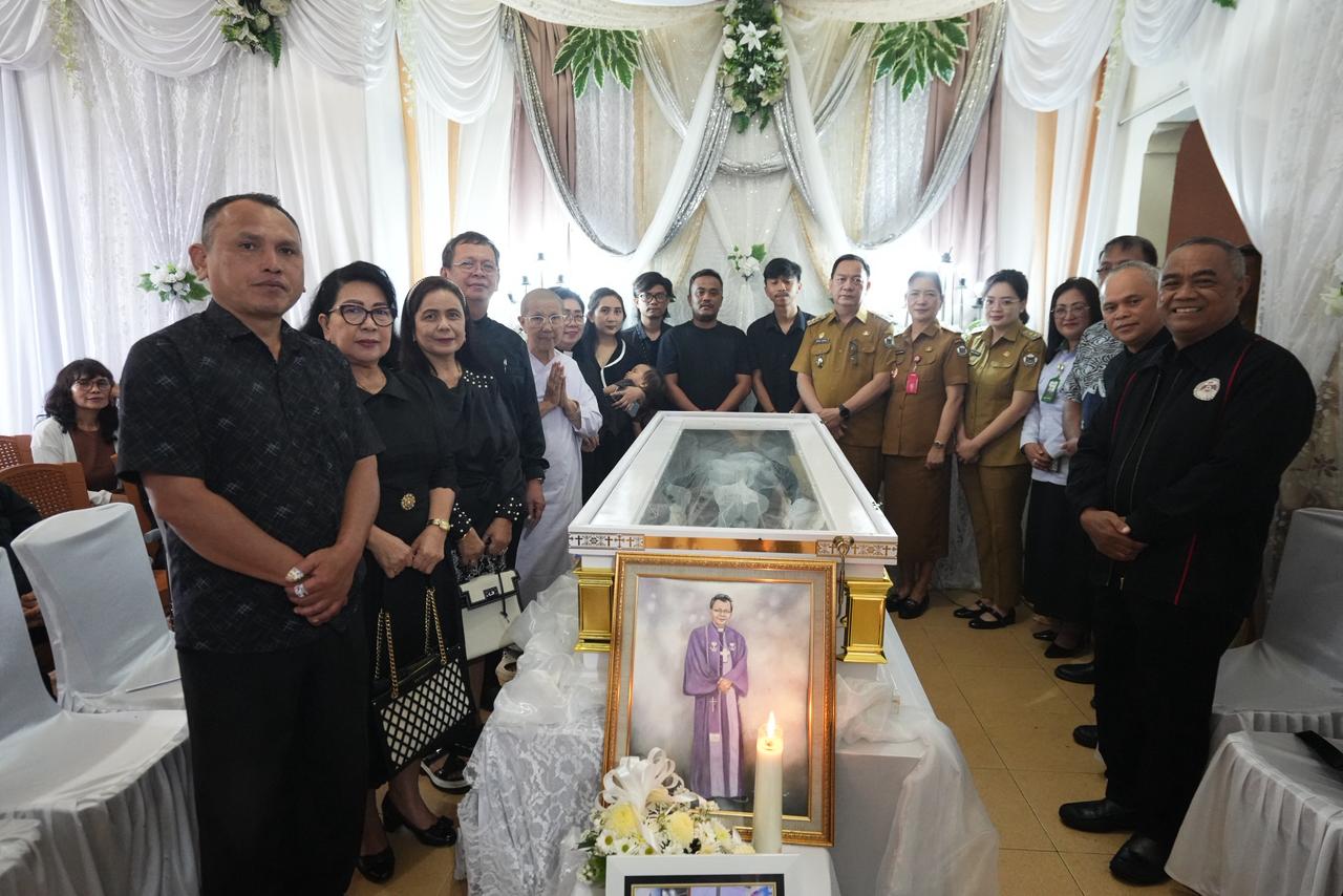 Pemkot Tomohon Sampaikan Belasungkawa atas Meninggalnya Pdt. Simon Jahja Surentu