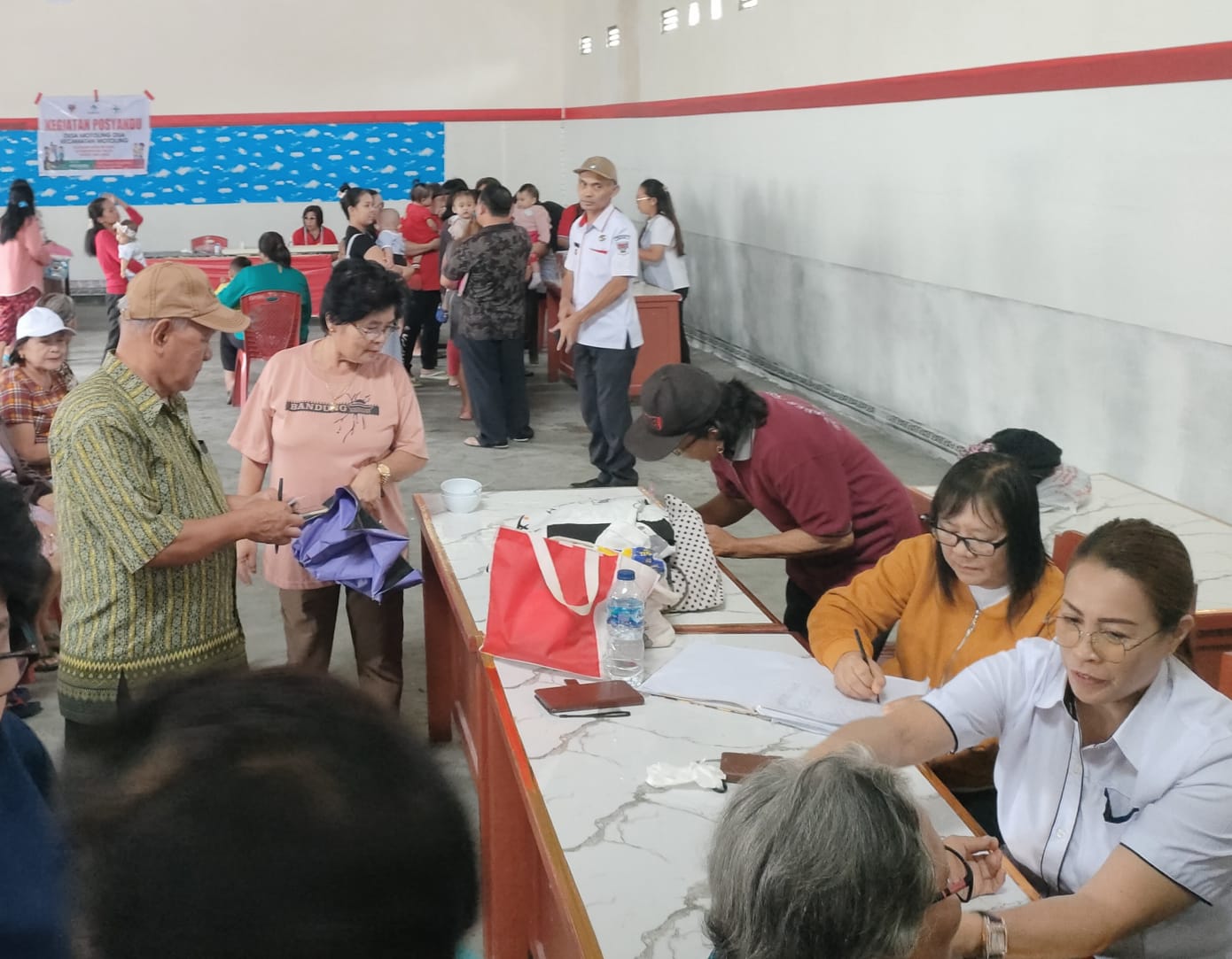 Pemdes Motoling Dua Gelar Posyandu Balita, Remaja dan Lansia