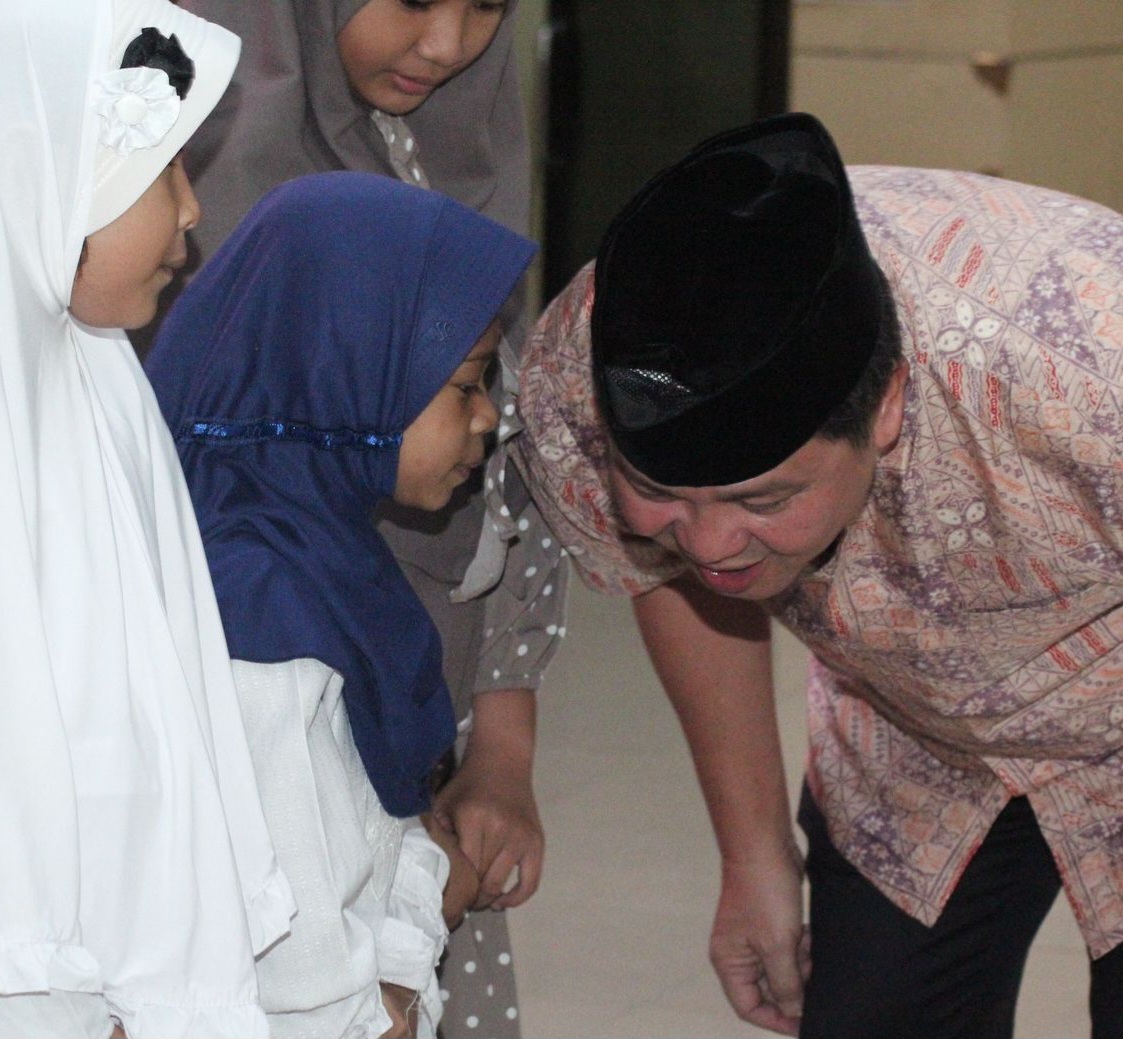 Buka Puasa Bersama BKMT Sulut, Wagub Kandouw Santuni Anak Yatim dan Imam Masjid