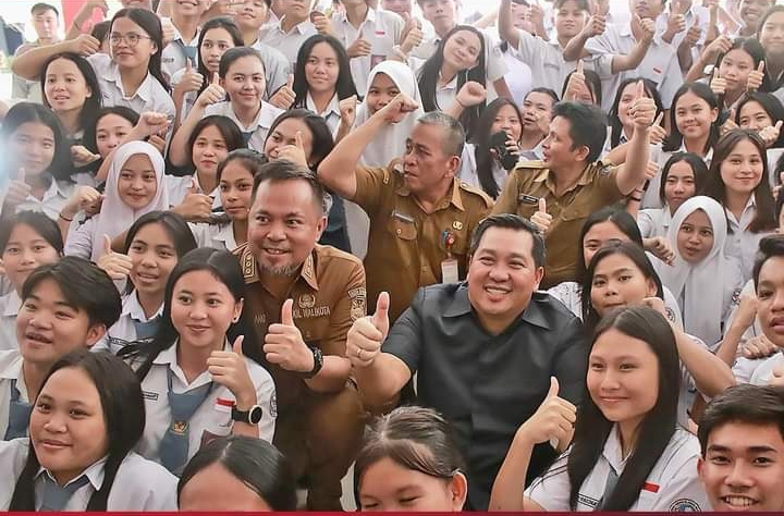 Wawali dan Wagub ke SMKN 1 Serahkan Tanda Pengenal
