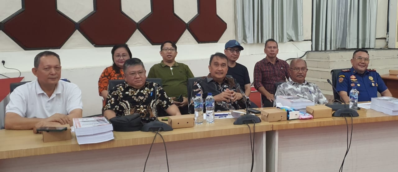 Sekda Micler Lakat Pimpin TAPD di Pembahasan RAPBD 2025 Bersama DPRD Manado