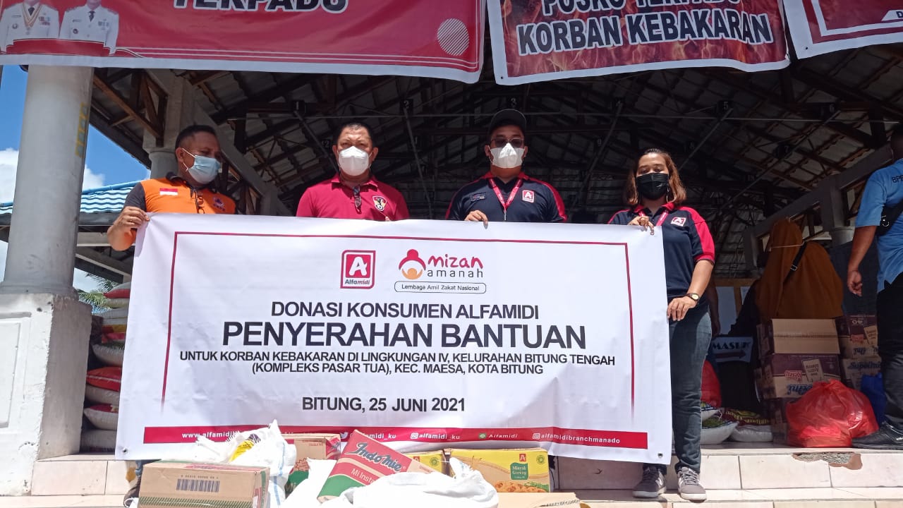 Donasi Konsumen Alfamidi Bantu Korban Kebakaran di Kota Bitung