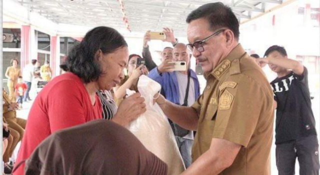 Walikota Bitung Maurits Mantiri Luncurkan Program Bantuan Pangan Beras untuk 12.221 KK