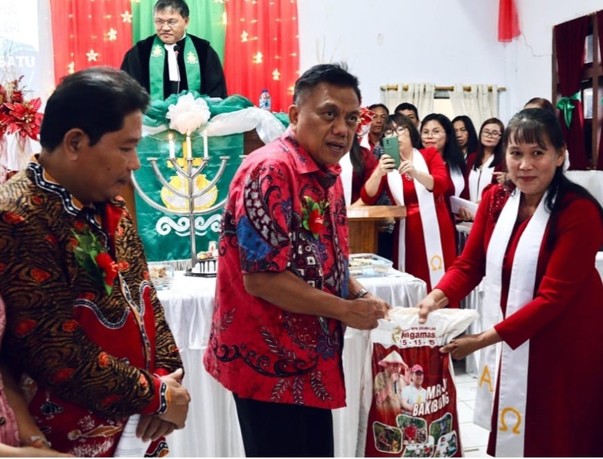 Bantu Bangun GMIM Betlehem Lewet Langowan, Gubernur Olly Sumbang 305 Juta