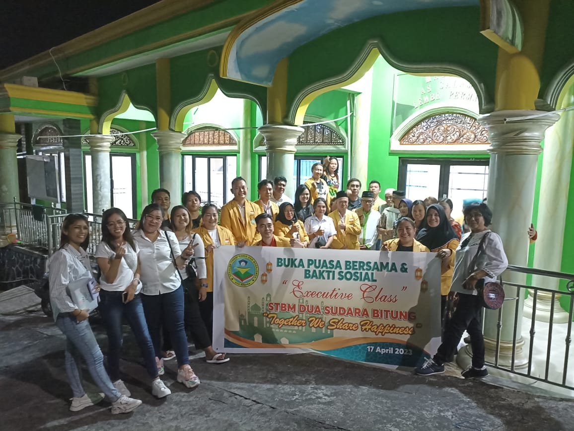 Perkuat Silaturahmi, Mahasiswa STBM Dua Saudara Buka Puasa Dengan Warga Wangurer Bitung