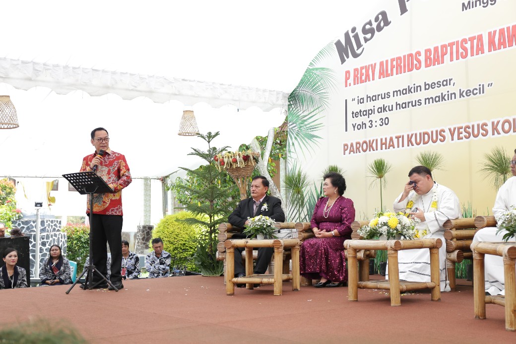 Perayaan Syukur Misa Perdana Imam Baru, Caroll: Jadilah Imam Bagi Seluruh Jemaat