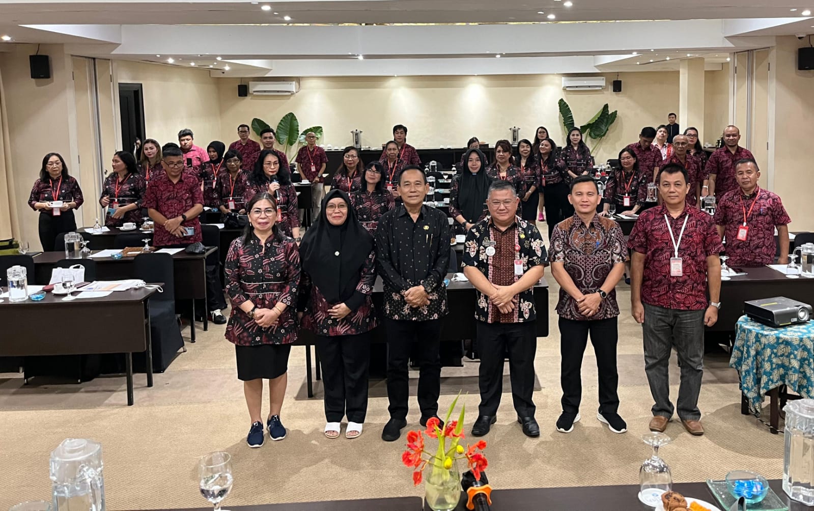 ASN Setwan Manado Gelar Penguatan Kinerja, Sekwan Terima Penghormatan Menuju Pensiun