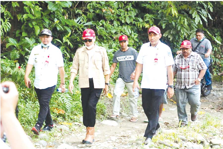 Bupati Kamaru Tinjau Lokasi Sumber Air Bersih di Milangodaa