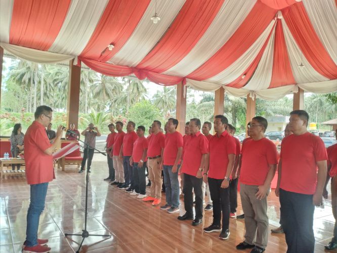 Ini Alasan Bupati Joune Ganda Kukuhkan Berty Kapojos