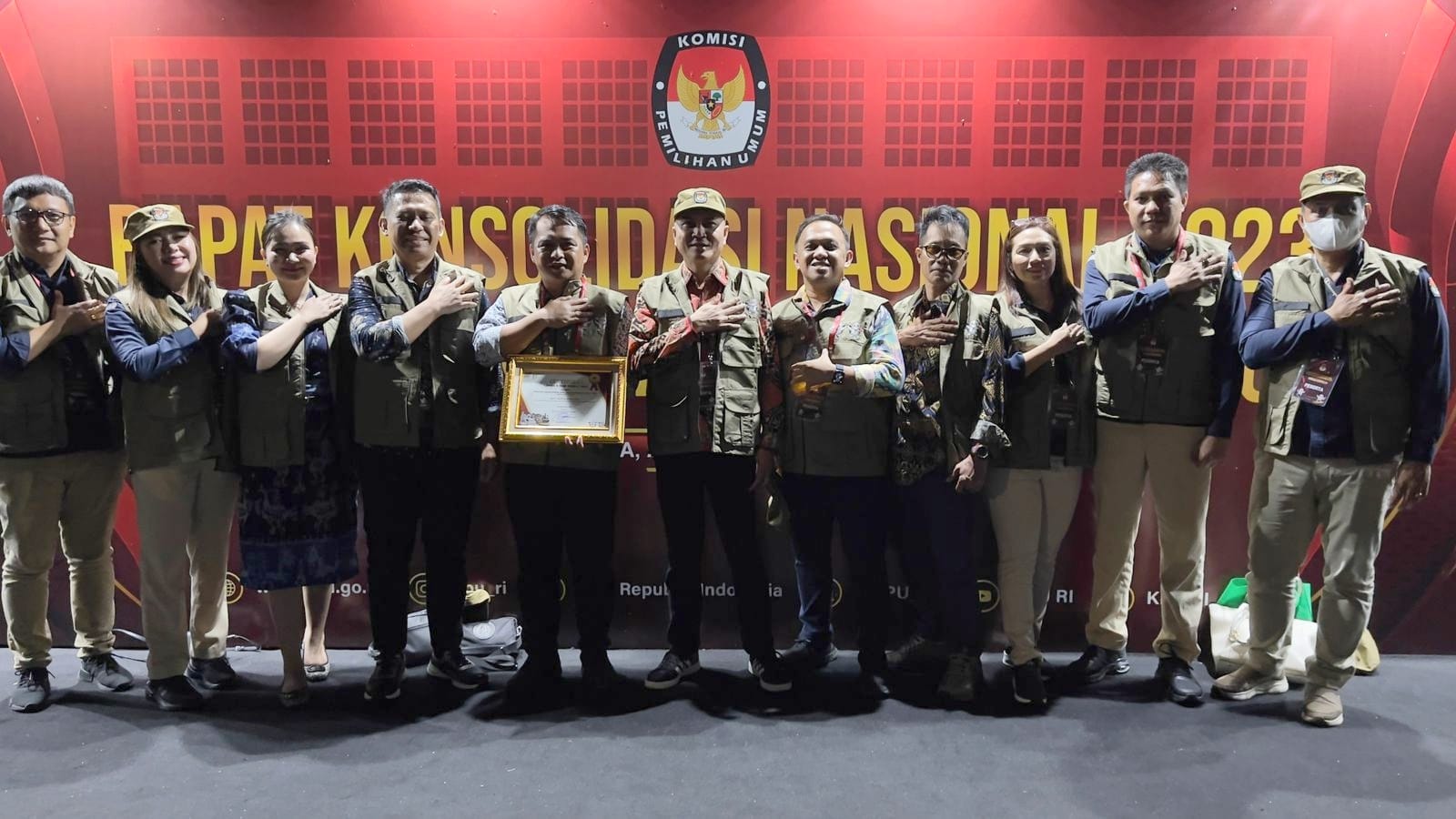KPU Manado Juara I Umum Kirab Pemilu Periode Awal se-Indonesia