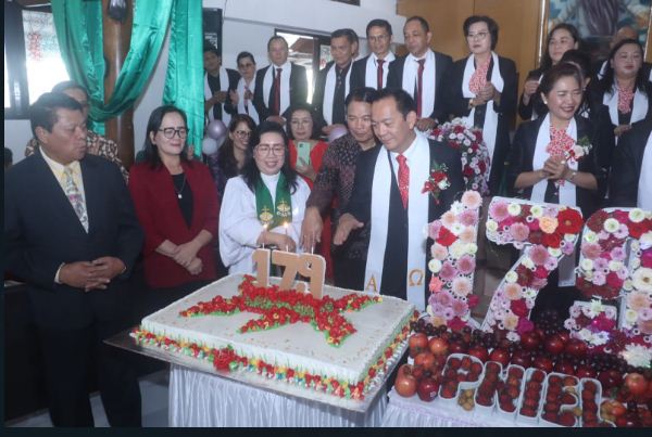 GMIM Kakaskasen Pniel Rayakan HUT jemaat ke 179  Caroll: Ini Anugerah Tuhan 