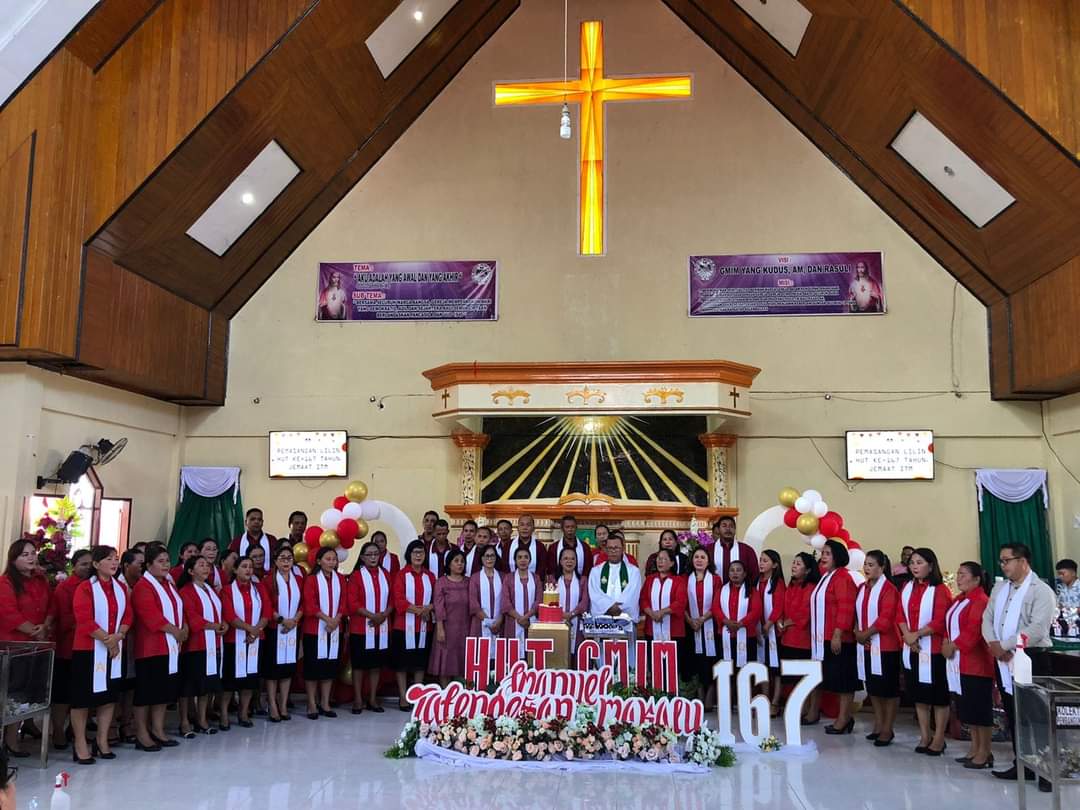 Pdt Melcy Wokas Pimpin Ibadah HUT GMIM Jemaat Imanuel Tatengesan Makalu ke-167