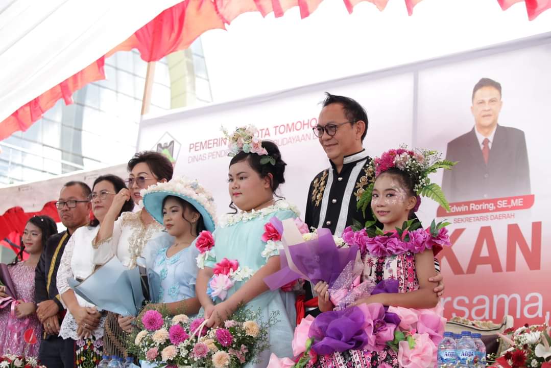 Walikota Tomohon Saksikan Deville Hardiknas 2024 di Kawasan Menara Alfa Omega