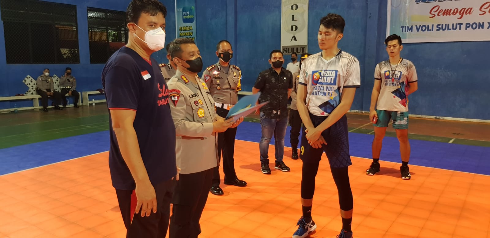 Laoly  Suntik Dana,  Semangati Tim Voli Sulut Hebat