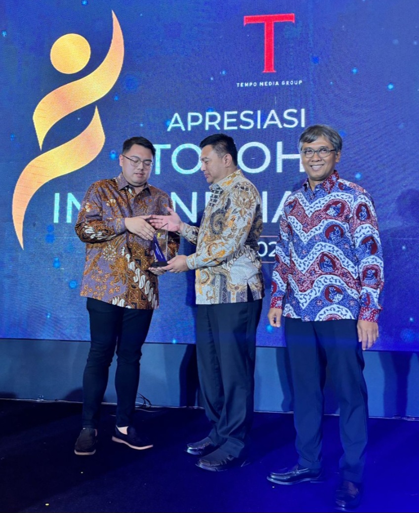 TEMPO Media Group Beri Penghargaan Kepada Gubernur Olly Dondokambey Sebagai Tokoh Pembangunan Daerah