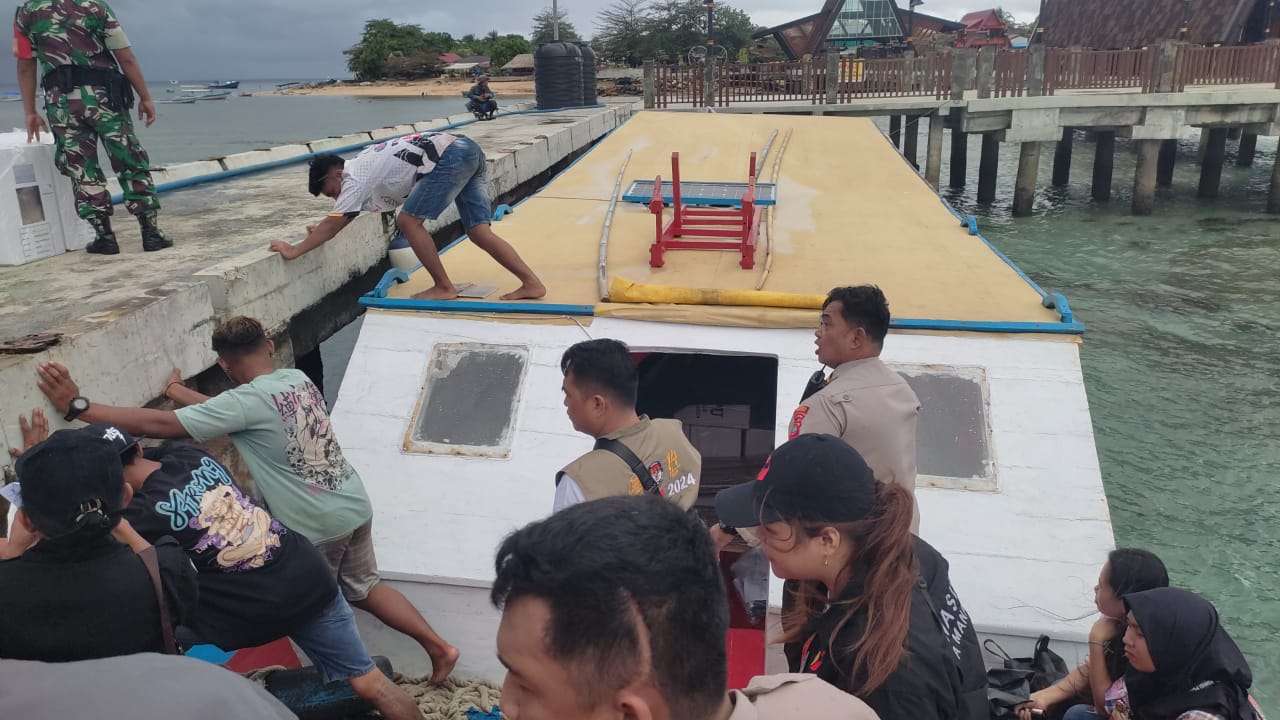 KPU Manado Tuntas Distribusi Logistik Pemilu di Kepulauan, Gelombang Laut Tinggi Terlewati 