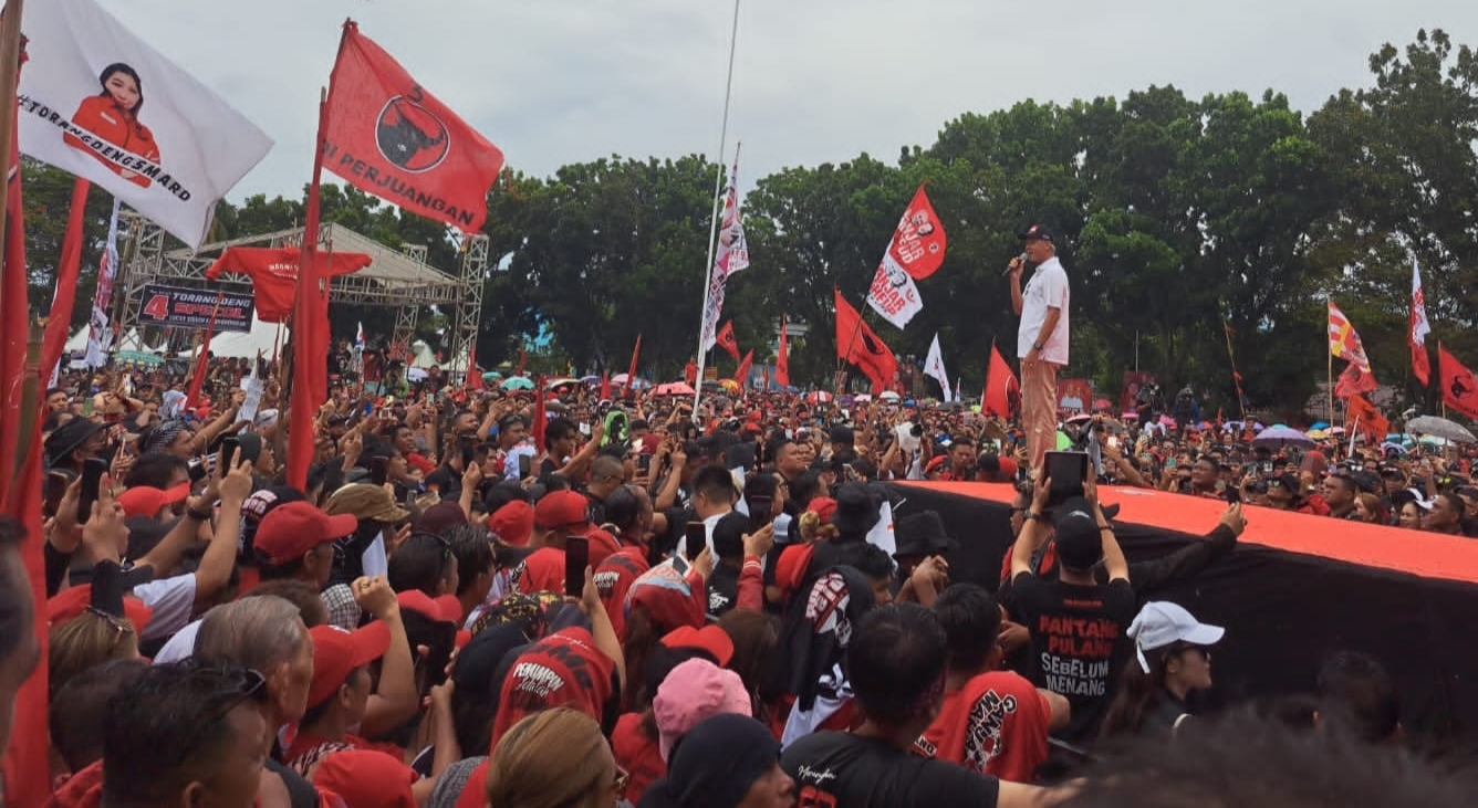 Ganjar “Sihir” Kader PDI Perjuangan di Manado, Genapi Kedatangan Istri dan Anak Berkampanye