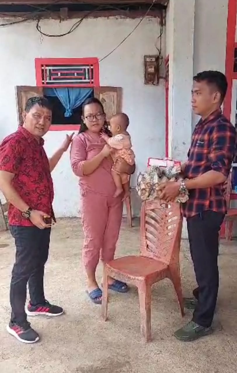 Lumapow Salurkan Bantuan Bagi Balita Stunting  di Desa Malola Satu