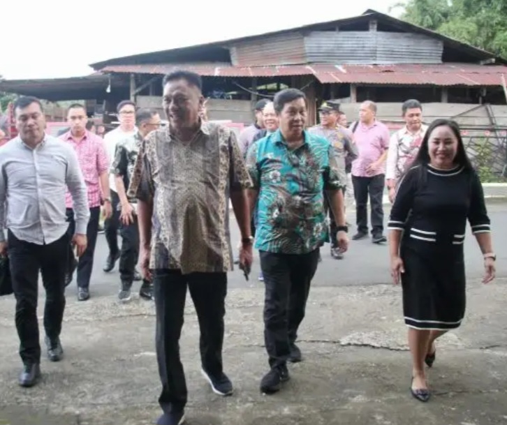Hadiri Pengucapan Syukur Minsel, Olly-Steven Disambut Antusias oleh Masyarakat