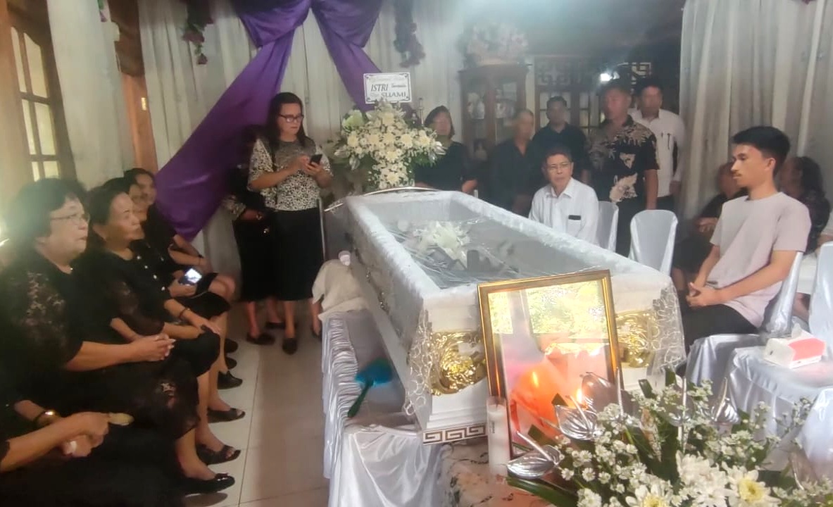 Sambangi Rumah Duka, Eldo Wongkar Sampaikan Duka Mendalam Meninggalnya Ibu Deysie Tampi