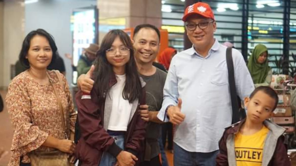 Saerang Jemput Kepulangan Para Atlet Catur Juara ASEAN di Bandara Soekarno-Hatta