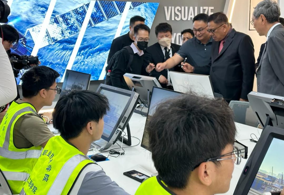 Di Wuhu Institute of Teknologi, Olly Diajak Melihat Teknologi Konstruksi Bangunan