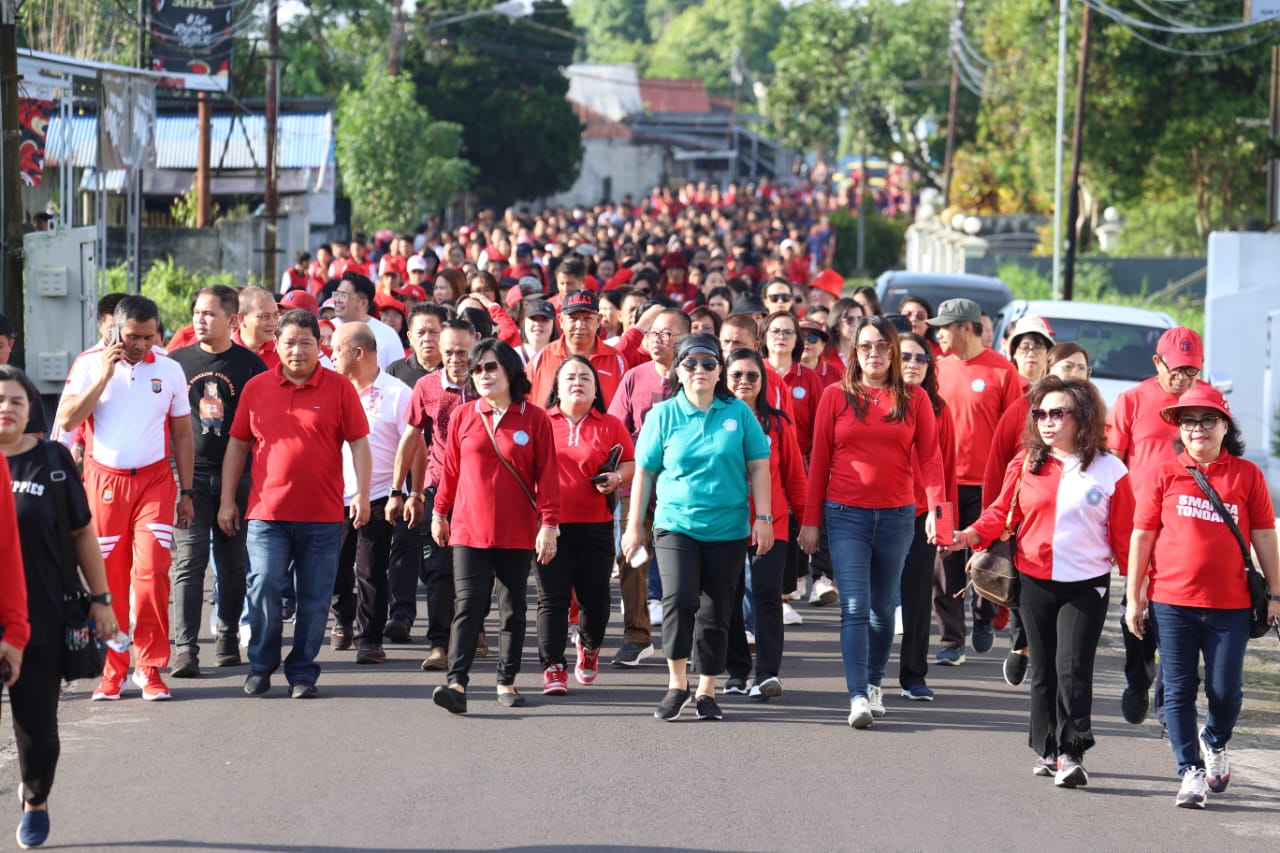 Djeneke Onibala Dampingi TP-PKK Provinsi Berbaur Bersama Masyarakat Minahasa di Gebyar Hari Ibu ke-95