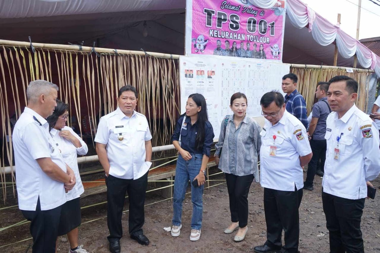 Pj Bupati Kumnedong Tinjau PSU di 2 TPS Toulour