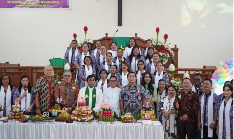 Hadiri Syukur HUT GMIM Bukit Karmel Sarongsong Dua, Wagub Kandouw Beri Pesan Mendalam