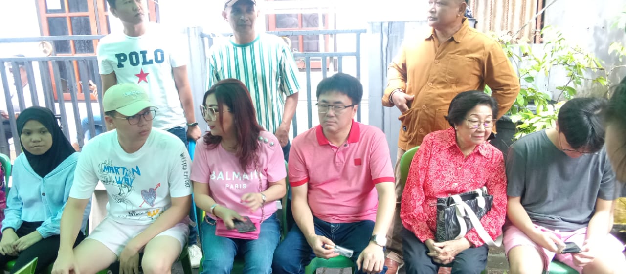 Walikota Coblos Pemilu di TPS III Lawangirung Didampingi Ibu, IGP dan Anak