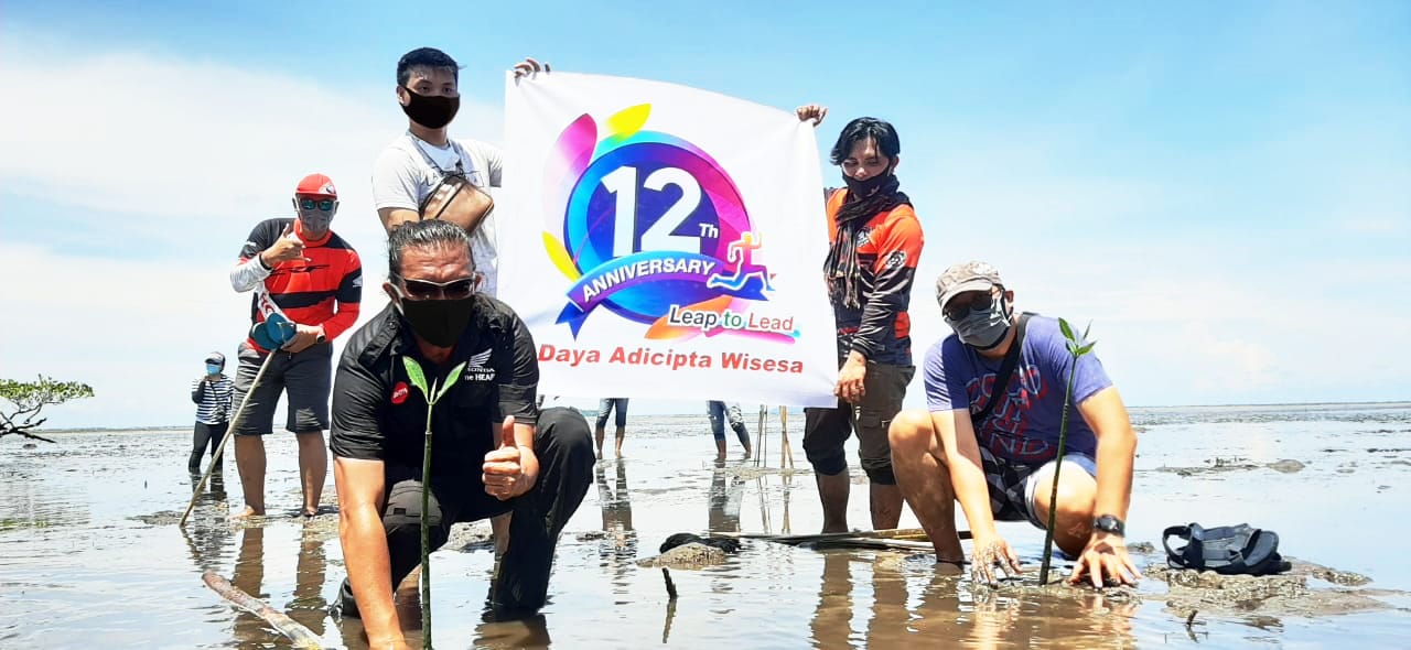 CSR DAW : Bagi - bagi Sembako hingga Penanaman Mangrove