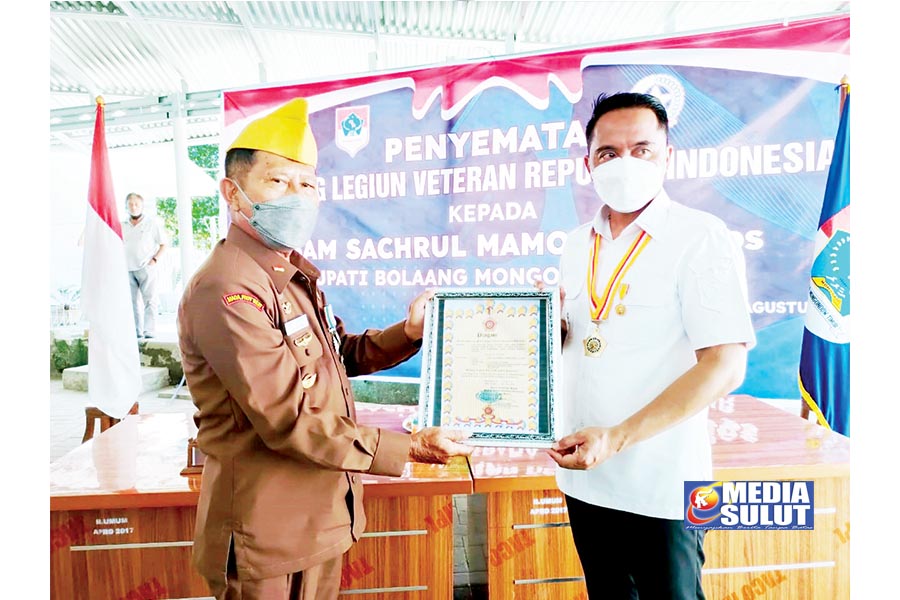 Bupati Sachrul Dianugerahi Bintang LVRI