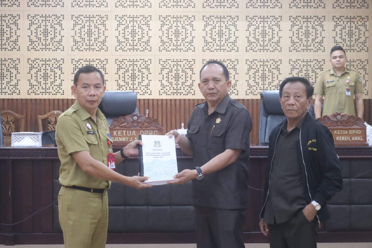 Ketua DPRD Kota Tomohon Serahkan Hasil Penyerapan Aspirasi ke Eksekutif